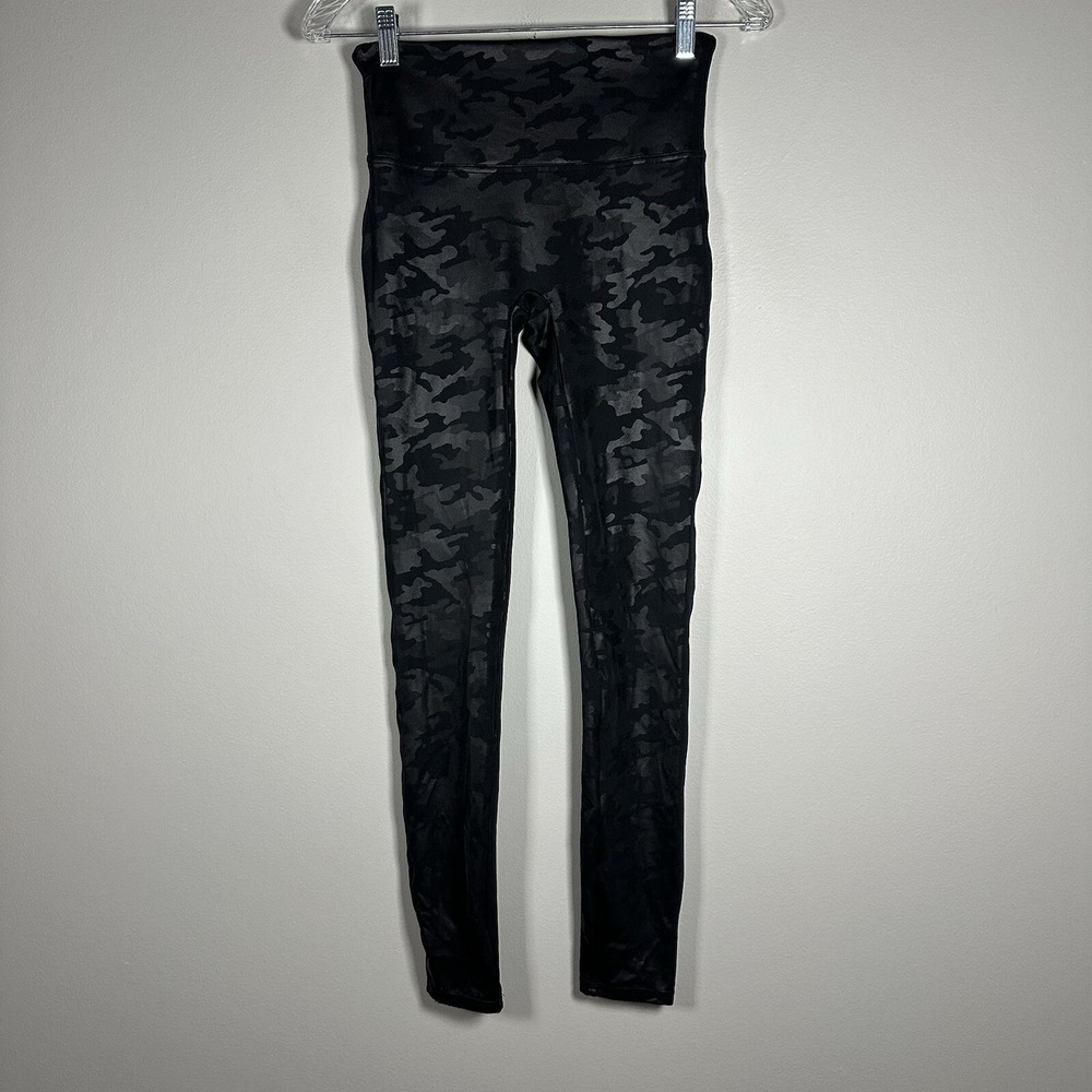 Spanx Medium Faux Leather Camo Leggings Black High Rise Power Waistband